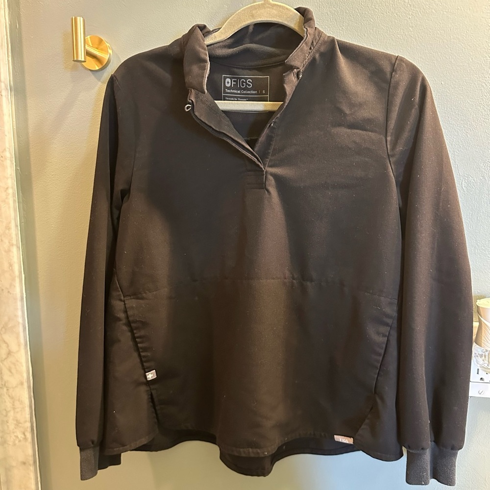 FIGS technical collection  long sleeve pullover with button clasp